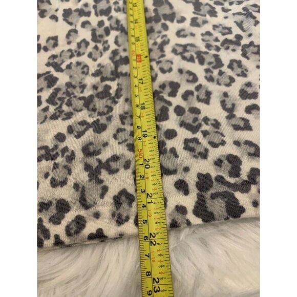 Lord Taylor Women Extra Fine pure Merino Wool Sweater Gray White Sz S P Cheetah - Picture 9 of 10